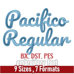 Könnte beinhalten: Hellblaue Stickschrift "Pacifico Regular" auf weißem Hintergrund. Die Schriftart ist in 9 Größen von 1,9 cm bis 7,6 cm und 7 Formaten, darunter BX, DST und PES, erhältlich.
