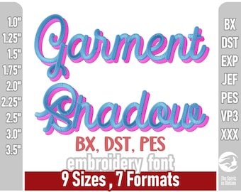 Può includere: Design del carattere di ricamo "Garment Shadow" blu e rosa. Il testo è in corsivo con effetto ombra. L'immagine include misure di dimensioni da 2,54 cm a 8,89 cm e menziona 9 dimensioni e 7 formati.