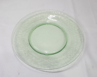 VTG. Assiettes à salade florentine no 2 noisettes en verre d'uranium vert pavot de l'Atlas 81/4 po.