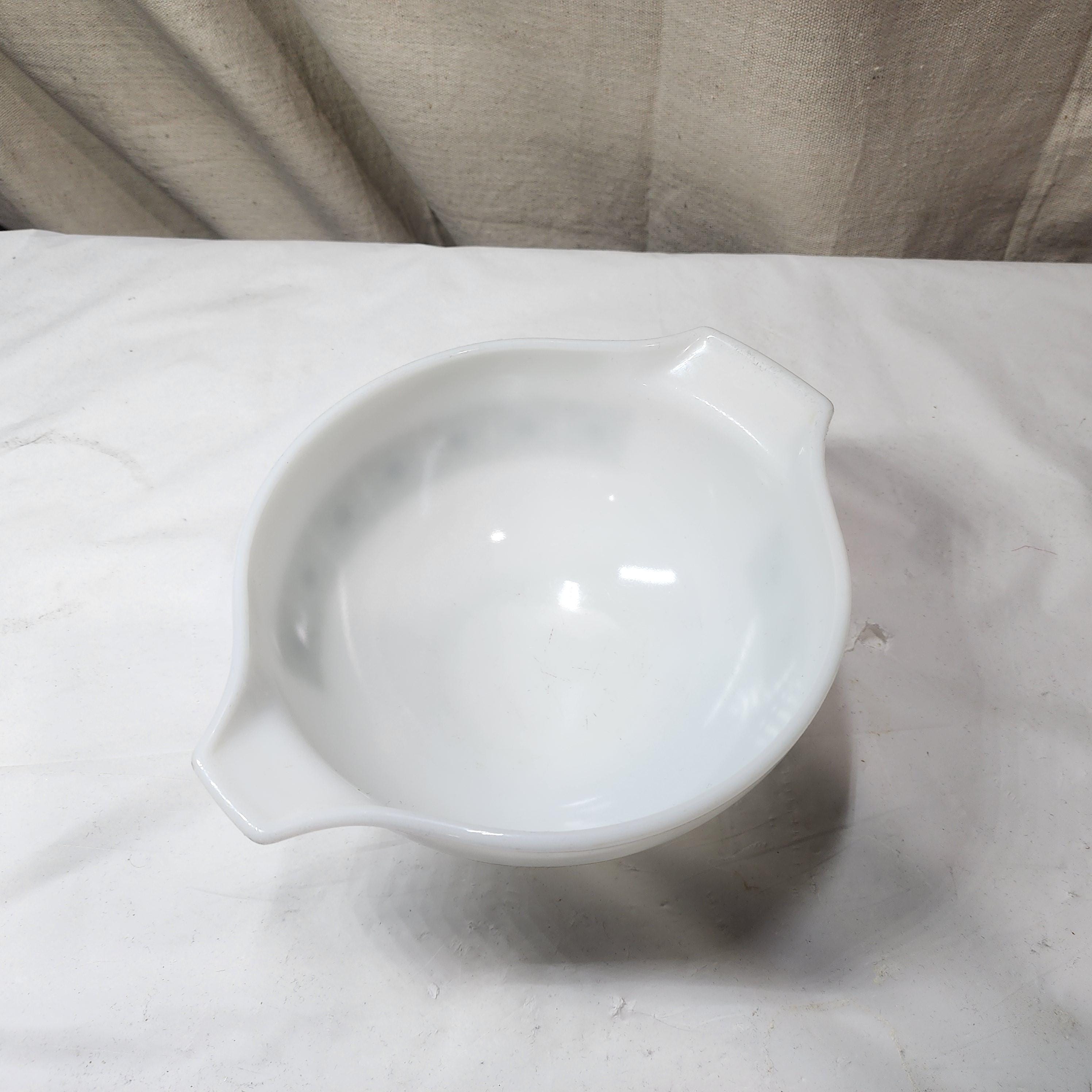 Vintage PYREX Double Handle Bowl 4 Qt Verde Green Dutch Clover