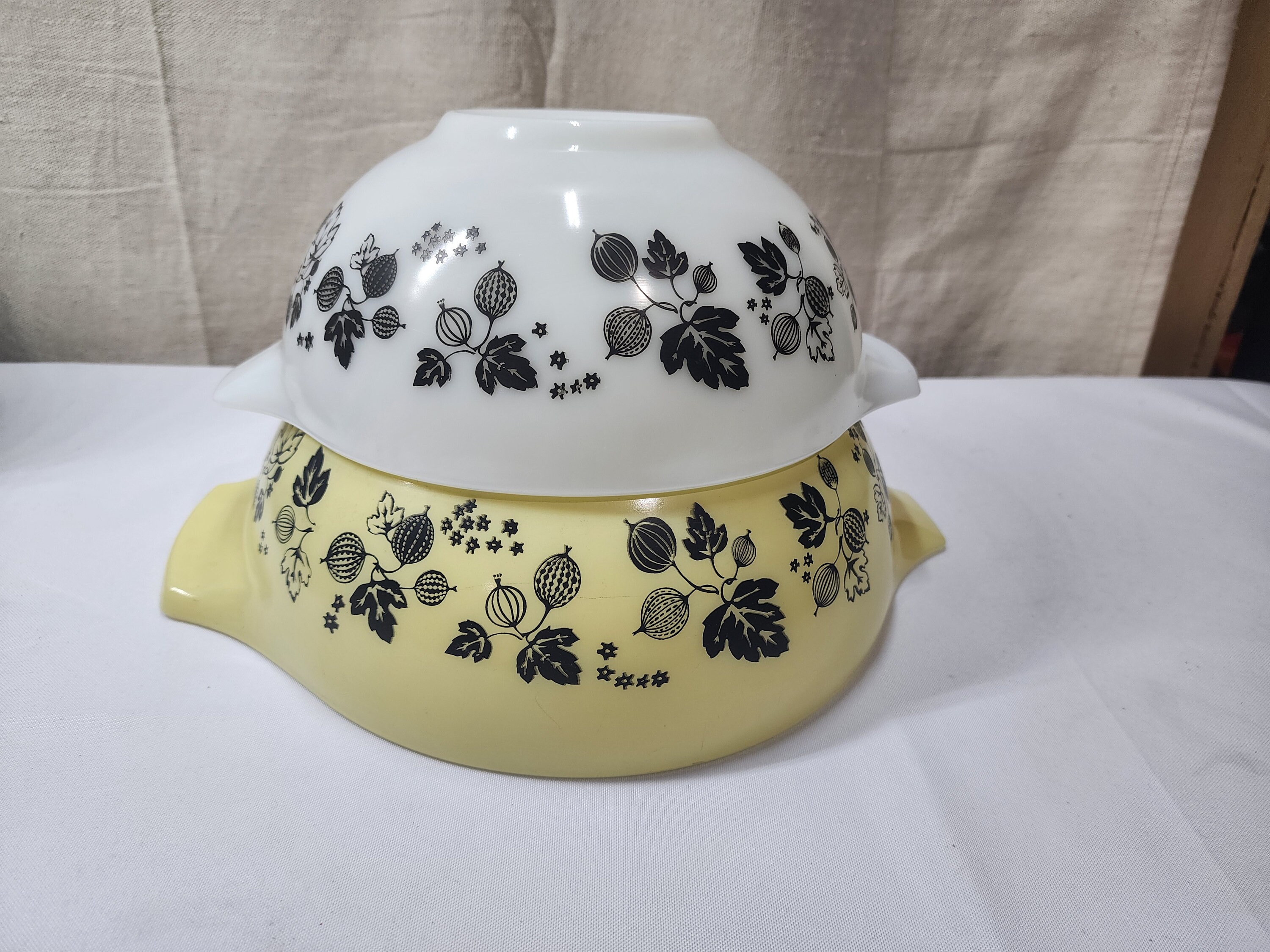 Vintage Pyrex Gooseberry Yellow Black White #444, 443 Cinderella
