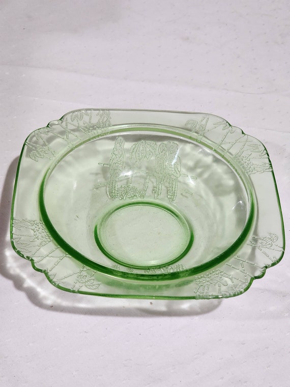 ウラン　ガラス　グラス　スープ皿　ボンボン入れ　中皿　アンティーク　ビンテージ ウラン ガラス グラス スープ皿 ボンボン入れ 中皿 アンティーク