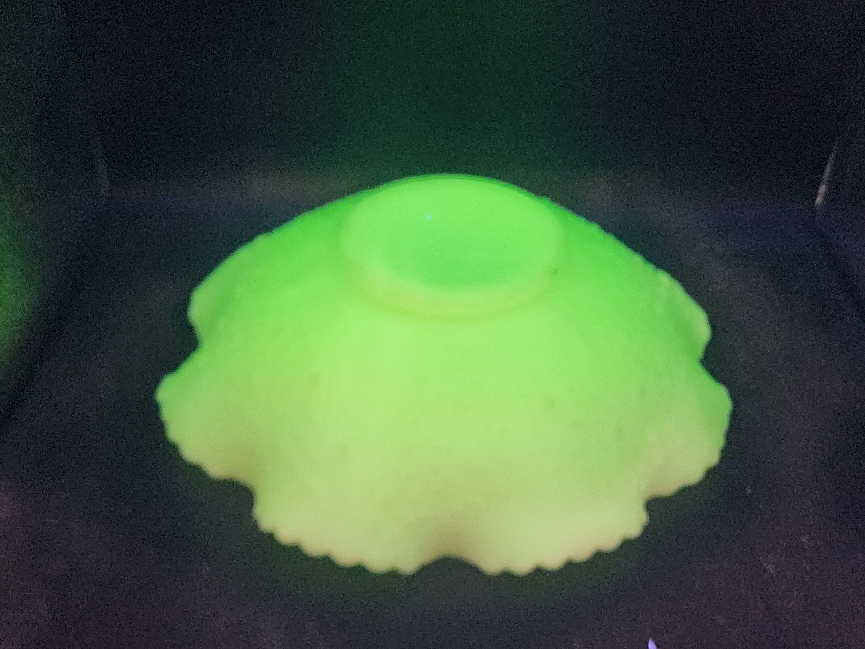 ヴィンテージ フェントン カスタード / イエロー サテン ガラス ウラン