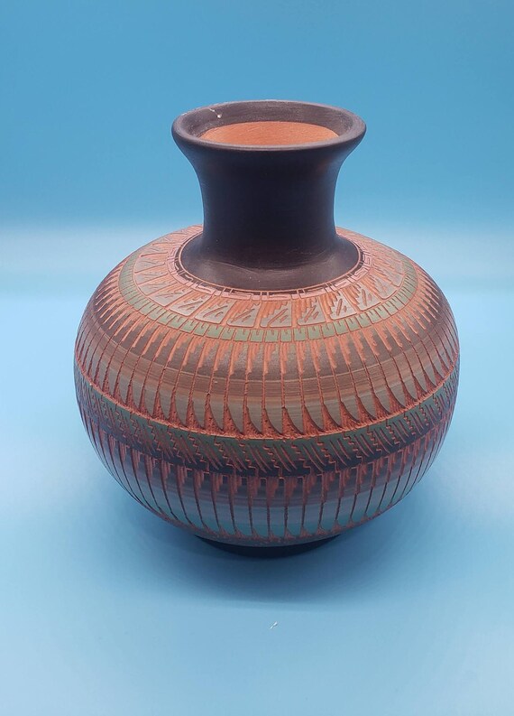 Vintage Navajo Pottery Carved Vase Signed C. Smith 402435 | Etsy
