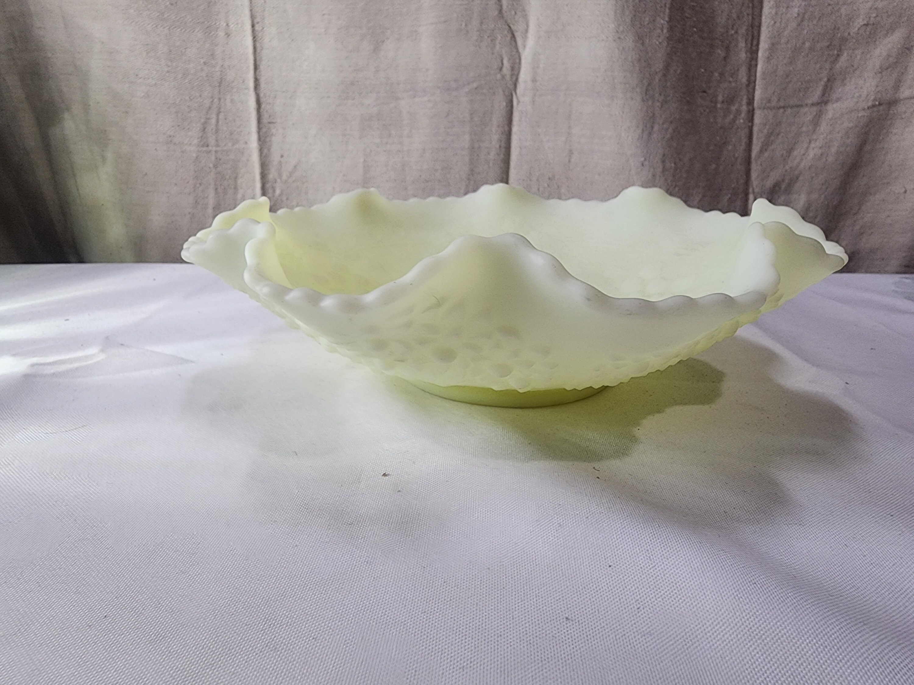 ヴィンテージ フェントン カスタード / イエロー サテン ガラス ウラン