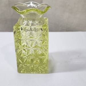 Vintage Imperial MT. VERNON Yellow Glass 4.5” Square Flower Vase