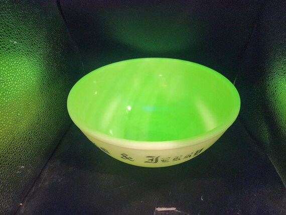 Vintage Custard Uranium Mckee Glass Tom and Jerry Bowl With 5 Mugs