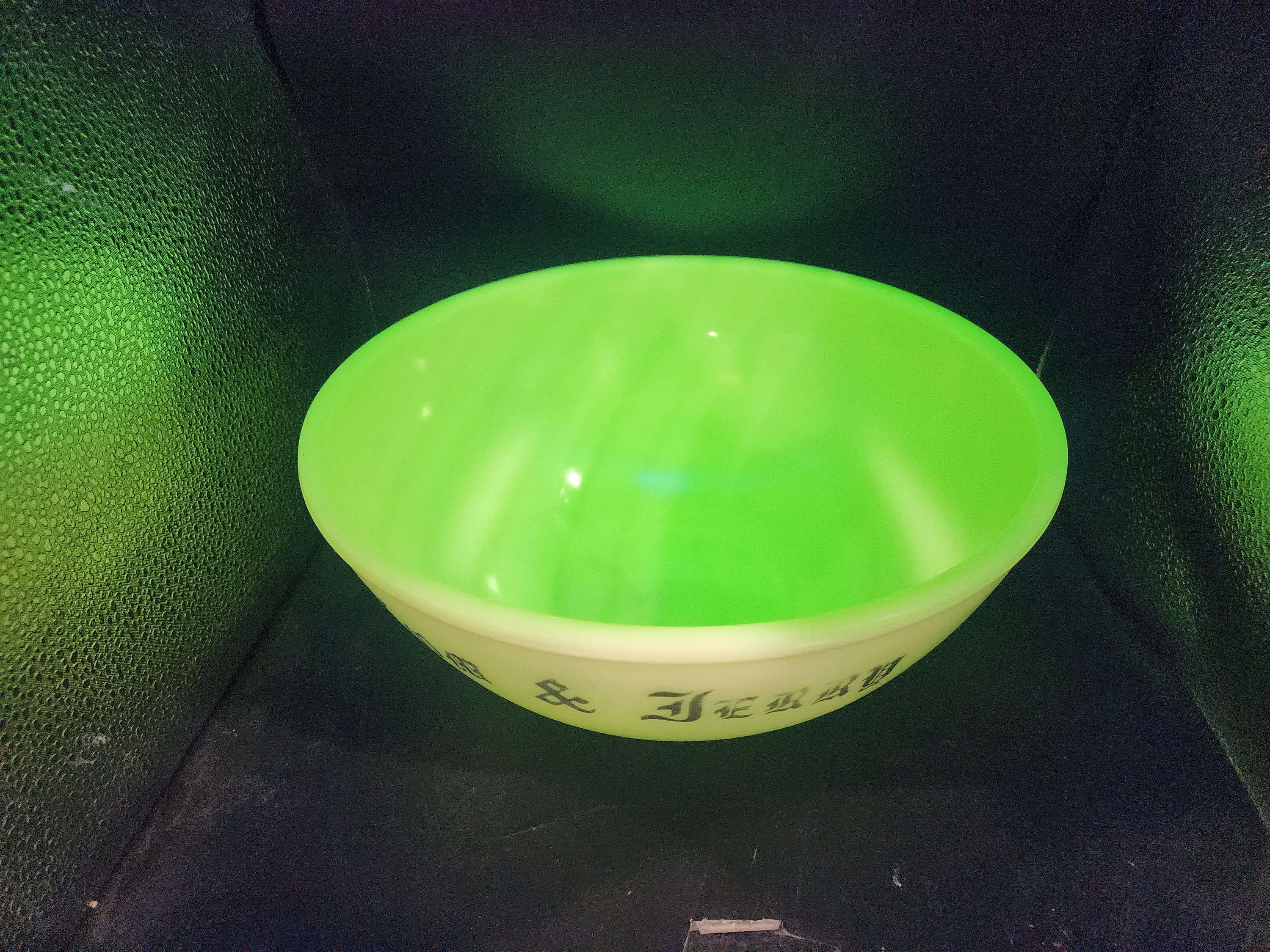 Vintage Custard Uranium Mckee Glass Tom and Jerry Bowl With 5 Mugs