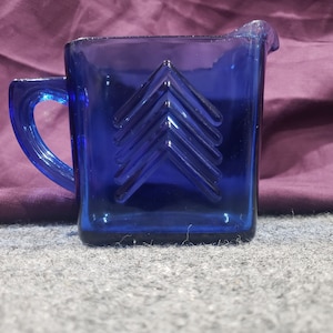 Vintage Hazel Atlas Depressione Vetro Blu Cobalto Brocca Chevron