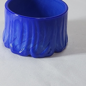 Vintage Zeldzame Akro Agate Royal Blue Ondoorzichtige Slag Colonial Belle Lady Powder Box / Puff Box 6&quot; bodem