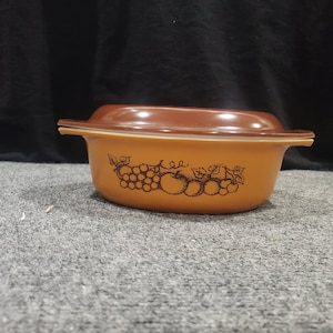 Vintage Pyrex Old Orchard 043 Casserole Dish w Lid Ovenware Oval Fruit 1.5 Qt