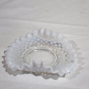 Vintage Fenton White Opalizujący Hobnail Falbaniasty Cukierkowy Cukierek Naczynie