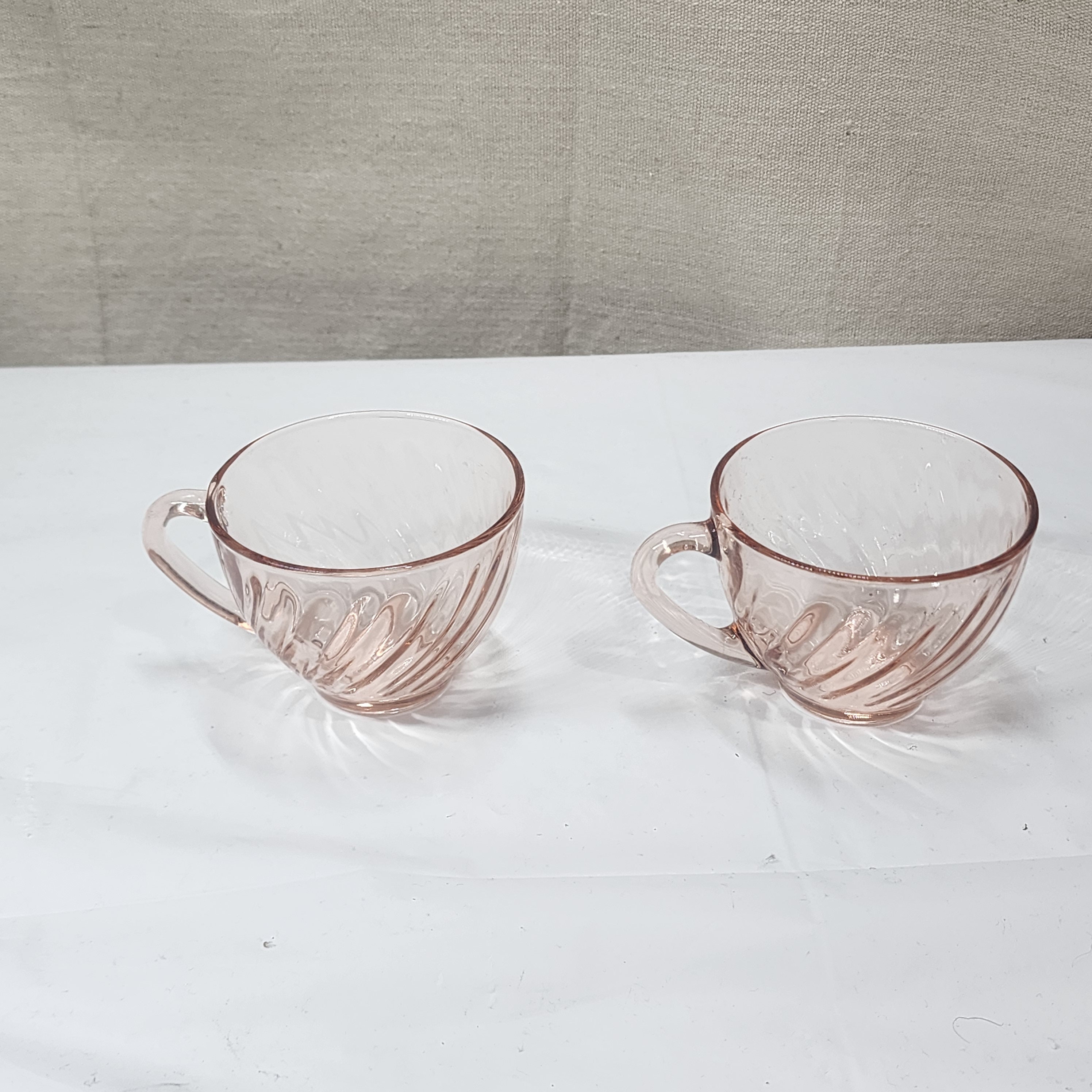 2x Vintage Arcoroc France Pink Glass Swirl Scalloped Coffee Tea