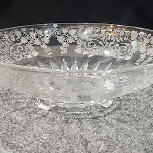 New Martinsville FLORENTINE 12&quot; Round Serving Bowl Grape Etch Concave Footed