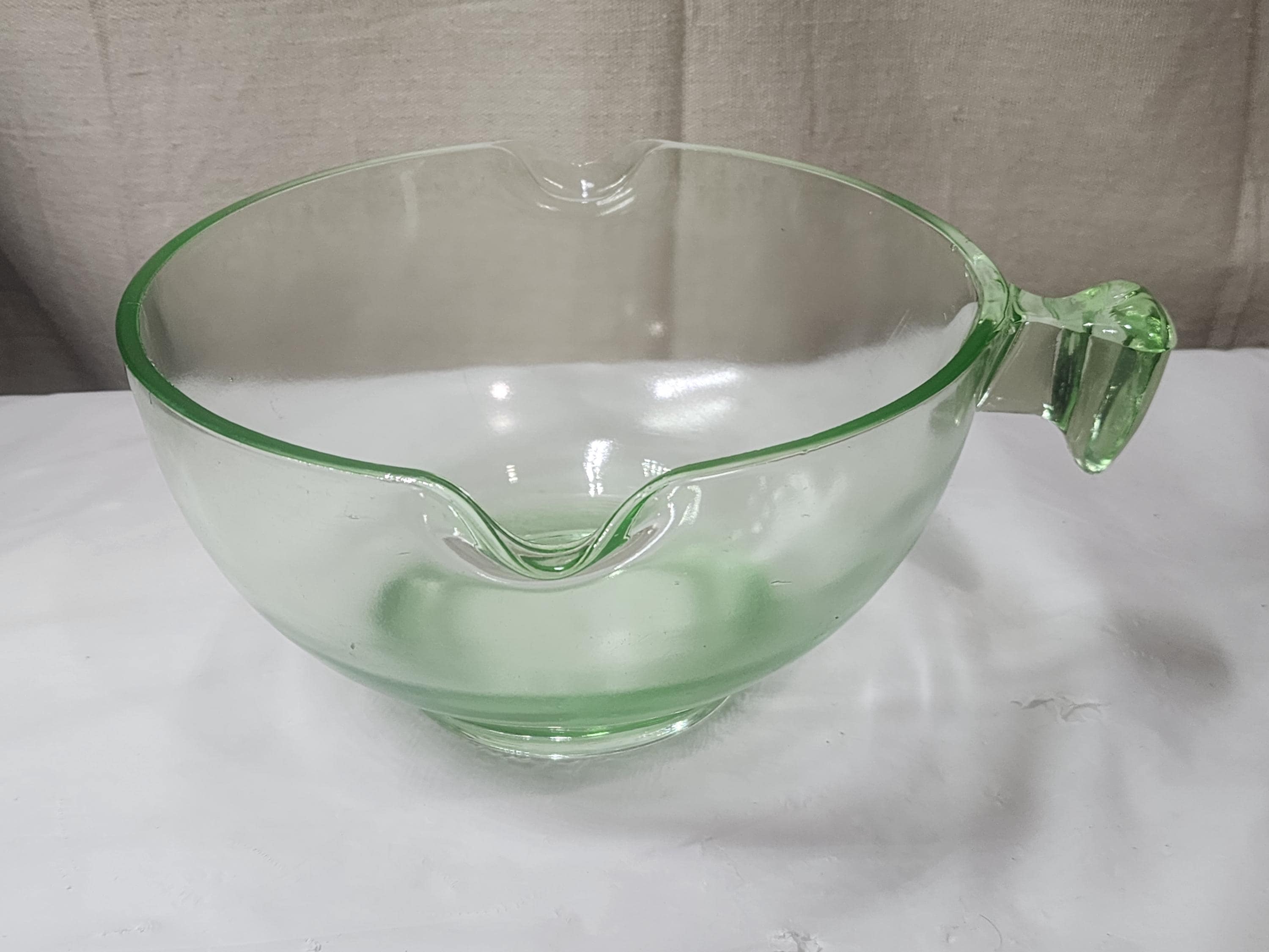Glass Mixing Bowl With Spout
