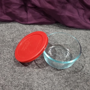 Pyrex 2-Cup Glass Food Storage Bowl w/ Lid #7200