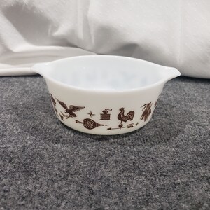 Vintage Pyrex Early Americana Round Casserole Dish 1 1/2 PT ~ #472