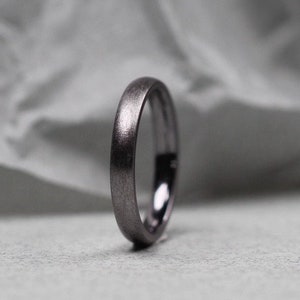 Slim Tantalum Wedding Ring. # 3 Ice-effect matt finish. 2.00 mm, 2.50 mm, 3.00 mm, 4.00 mm. Comfort fit.
