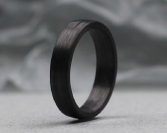 Koolstofvezel trouwring 5 mm. Comfortabele pasvorm. GRATIS GRAVURE.