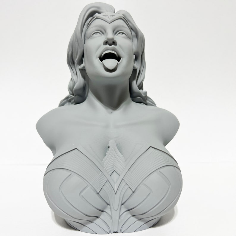 Figurine Wonder Woman Gal Gadot 1/18 - Modèle 3D Imprimé Et Peint - Résine