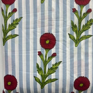 Katoenen stof met bloemenhandblokprint: boho-jurk naaien