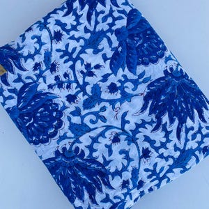 Katoenen stof blauwe blokprint met bloemen: Indiaas boho-naaimateriaal