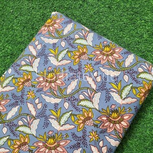 Tessuto di cotone floreale azzurro, tessuto 100% cotone puro, tessuto tagliato su misura, tessuto per abiti, tessuto per trapuntatura, abbigliamento femminile