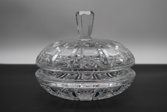 Schöne Kristallschale, Deckeldose, Dessertschale mit Deckel, Ø 17 cm