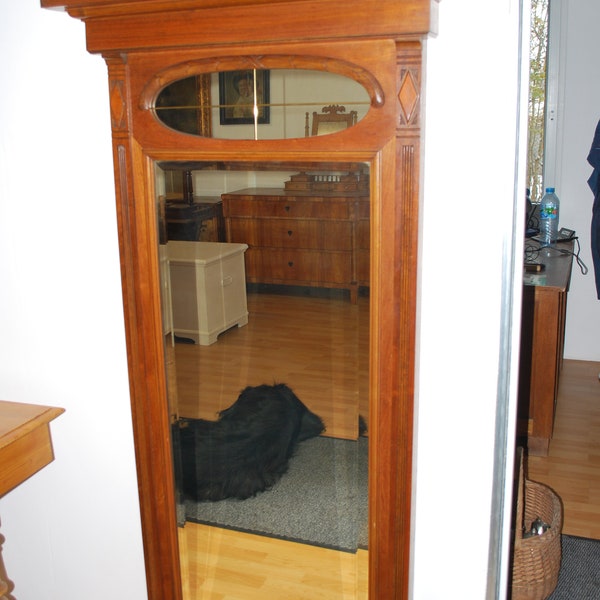 Antiker großer Jugendstil Standspiegel mit originalem facettierten Spiegelglas