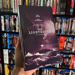 Der Leuchtturm (2019) Custom VHS Vitrine (KEIN BAND)