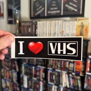 Naklejka winylowa I Heart VHS (czarno-czerwona)
