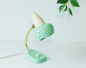Niedliche Nachttischlampe im Stil der 1950er/60er Jahre – Tischleuchte im Mid-Century-Stil – Grüne Vintage-Nachtlampe – Schreibtischleuchte von COSACK Germany – Hillebrand Design