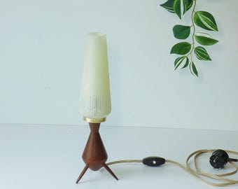 Vintage-Raketenlampe aus Teakholz mit Dreibeinstativ – Nachttischlampe aus den 1960er/70er Jahren – Tischleuchte im Mid-Century-Stil – Skandinavische Schreibtischlampe