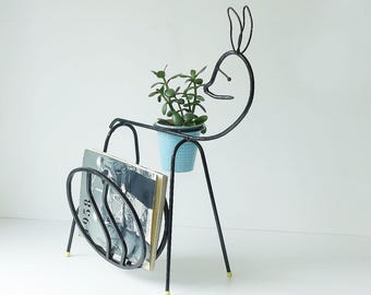 Pflanzenständer aus der Mitte des 20. Jahrhunderts – Seltene Vintage-Bambi-Figur aus Metall aus den 50er/60er Jahren mit Zeitschriftenablage und Pflanzenständer