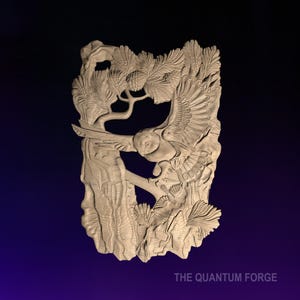 Könnte beinhalten: Eine Holzschnitzerei eines Vogels im Flug, der auf einem Zweig einer Kiefer sitzt. Die Schnitzerei ist detailliert und kunstvoll, mit den Federn des Vogels und den Zweigen und Nadeln des Baumes, die deutlich sichtbar sind. Die Schnitzerei ist ein wunderschönes Beispiel für die Kunst des Holzschnitzens.