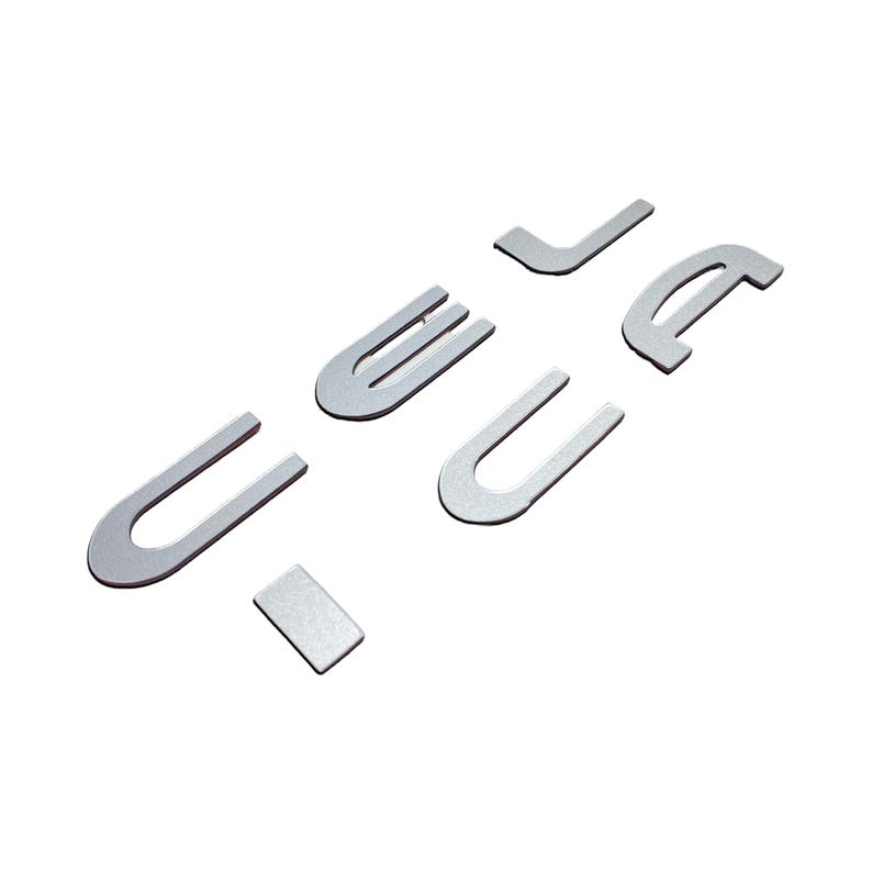 以下が含まれることがあります： 3D スタイルで「FUEL」という単語を綴る銀色の金属文字