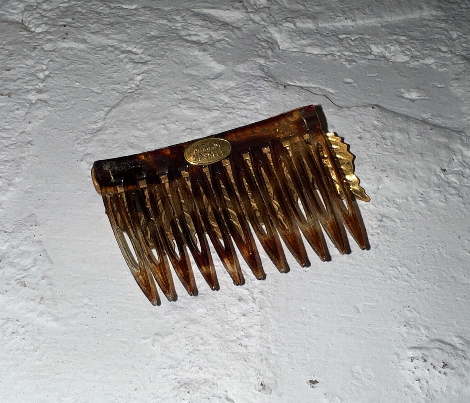 MIRIAM HASKELL HAIR COMB WITH GOLD TONE LEAVES Miriam Haskell Pearl and Crystal Comb | Designer Jewelry main image 2