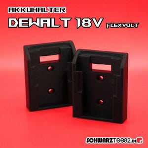 Könnte beinhalten: Zwei schwarze Kunststoff-Batteriehalter für DEWALT 18V FLEXVOLT Akkus.