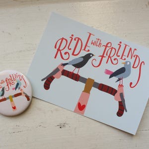 Carte postale et bouton motif vélo / ensemble / balade entre amis / cadeau vélo
