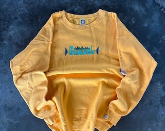 Sudadera vintage de los 90 con logo grande estampado de Tag Swivel, cuello redondo, estilo streetwear vintage, color amarillo, talla no disponible.