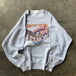 Felpa girocollo con stampa vintage "Y2K Tag Proud To Be American Eagle", con grande logo, bandiera americana, colore grigio, taglia Large