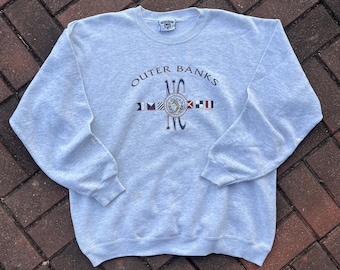 Vintage Lee Tag Outer Banks Spellout tröja med stor logotyptryck Rund halsringning Vintage Outer Banks Baggie Färg Grå Storlek X-L