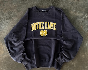 Sudadera vintage Y2K con estampado de la Universidad de Notre Dame y etiqueta de campeón Spellout con el logotipo grande, suéter de cuello redondo, color irlandés, azul marino, talla NA