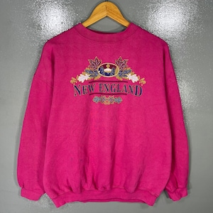 Vintage anni '90 Tultex Tag New England Spellout Grande logo stampato Felpa girocollo Pullover maglione Inghilterra Colore rosa Taglia X-large