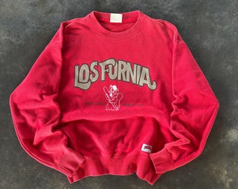 Vintage Y2K nootmuskaat tag Los Fornia Spellout groot logo gedrukt sweatshirt ronde hals trui westkust honkbal kleur rood maat nvt