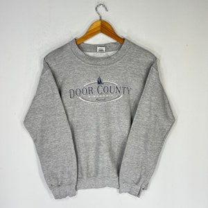 Vintage Gildan Tag Door County Wisconsin Spellout Felpa stampata con logo grande Maglione pullover girocollo Wisconsin Colore grigio Taglia piccola