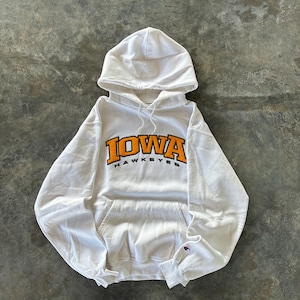 Vintage Y2K Tag Iowa Hawkeyes Spellout BigLogo Embroidered Crewneck Pullover Iowa State Sweatshirt Hooded University Colour White Size Small