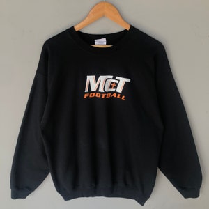 Vintage anni '00 Port And Company Tag MCT Football Big Print Logo Felpa Girocollo Colore Nero Taglia Grande