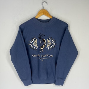 Felpa vintage anni '90 Fruit Of The Loom Tag Grand Canyon Spellout Big Logo Stampato Maglione Girocollo Arizona Colore Blu Taglia Piccola