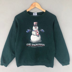 Vintage anni '00 Pluma Tag The Snowman An American Tradition Big Print Logo Felpa Girocollo Colore Verde Scuro Taglia Media